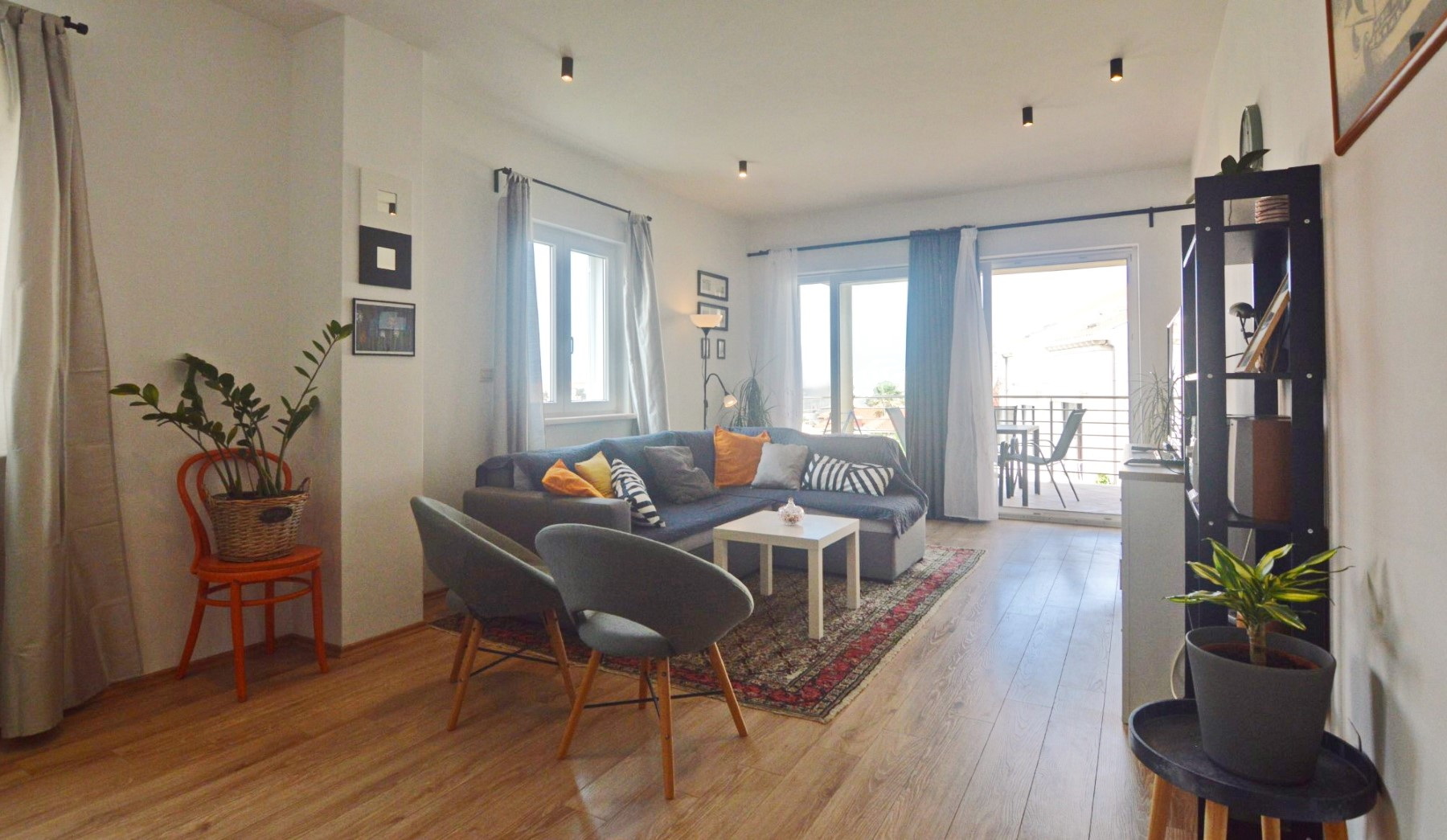 IMB Nekretnine Dubrovnik - Atraktivan stan cca 103 m2 sa pripadajućim tavanom cca 53 m2 | Panoramski pogled na more i Stari grad | Izvrsna lokacija | Dubrovnik