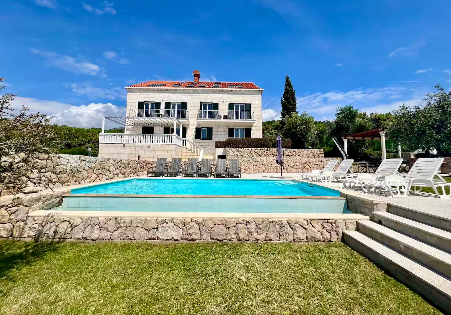 Vila cca 450 m2 s bazenom i prostranom okućnicom | Panoramski pogled na more i otoke | Dubrovnik okolica