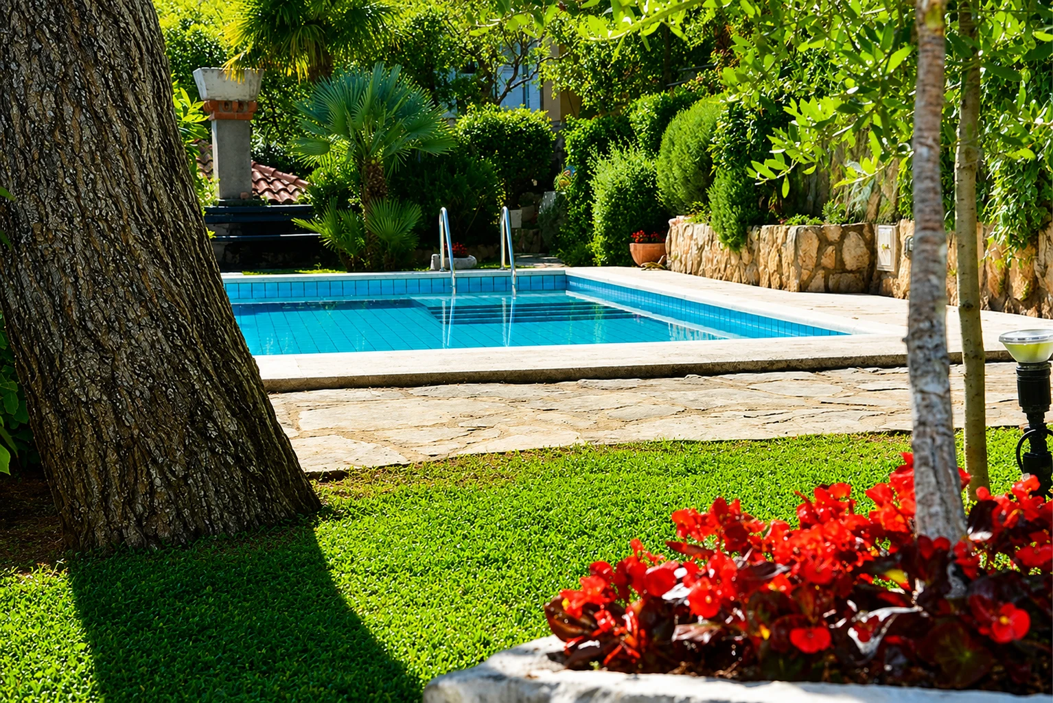  Luksuzna vila 300 m2 prvi red uz more na prestižnoj lokaciji u Dubrovniku
